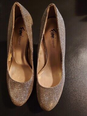 FIONI Clothing Gold Glitter Round-Toe Pumps